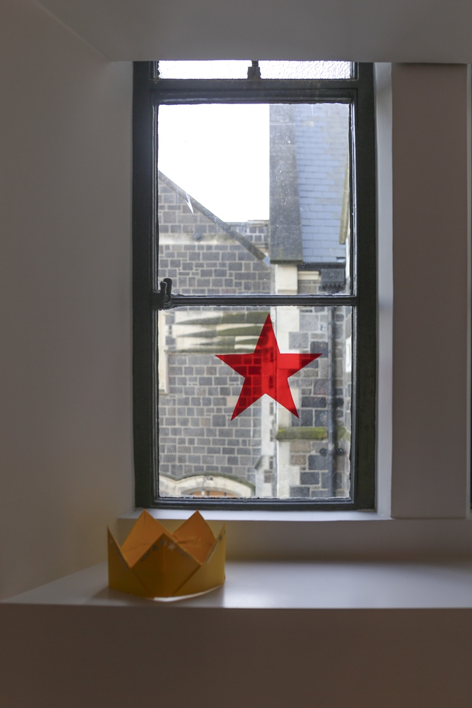 Picture of prop, paper crown