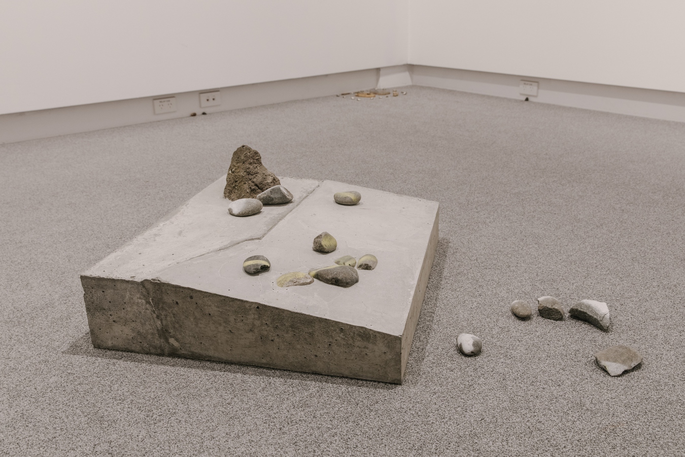 Image: Sam Towse, Speckled skin, loose stones (detail), 2022. Concrete, steel, polystyrene, rocks, bricks and concrete detritus. Photo by Nancy Zhou.