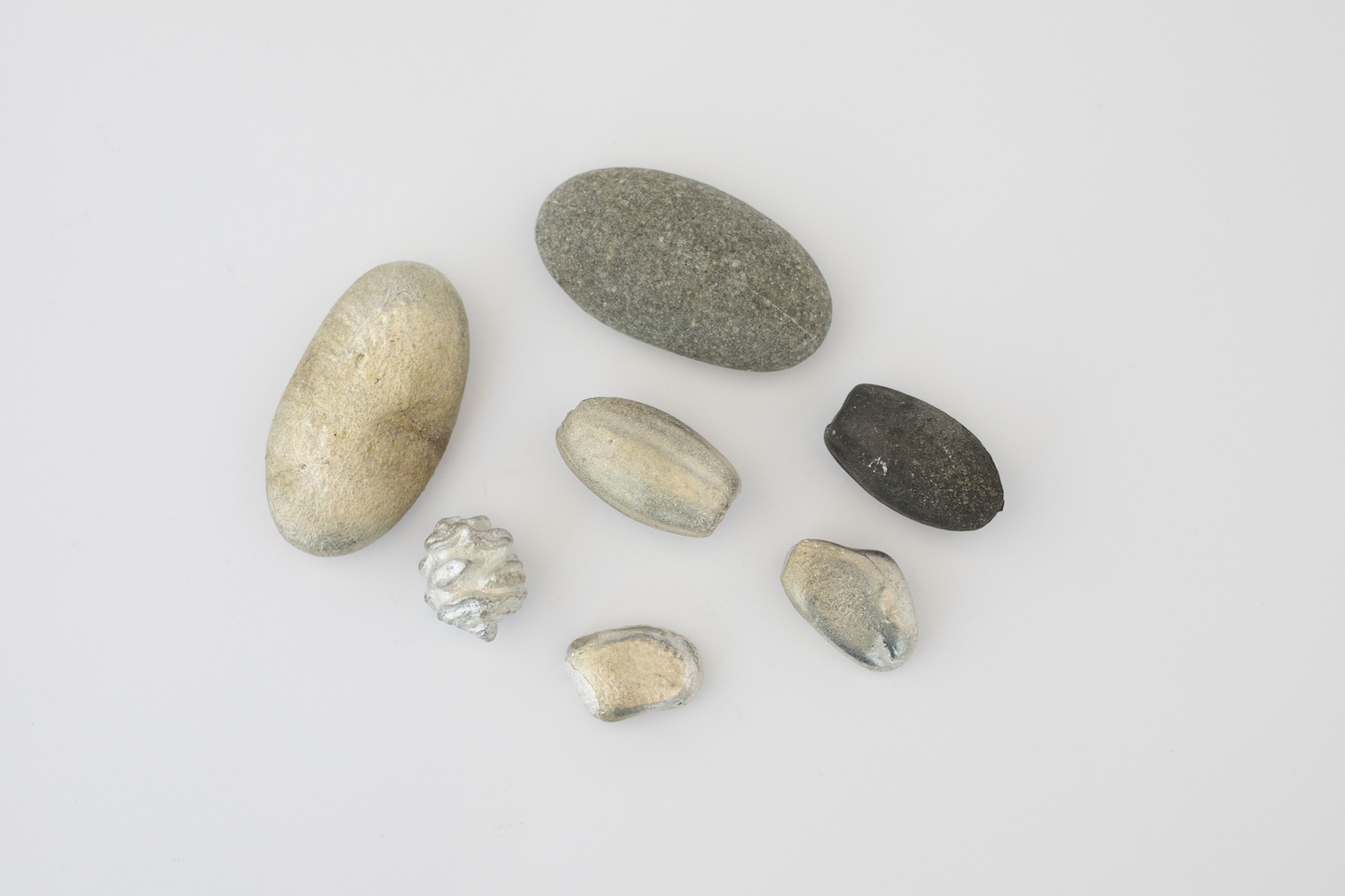 Yukari Kaihori, agates, pebbles and stones collected from Hakatere and Wakanui; aluminium cast agates; aluminium and pewter cast acorns, magnolia and conifer cones from Ashburton Domain, 2022.
