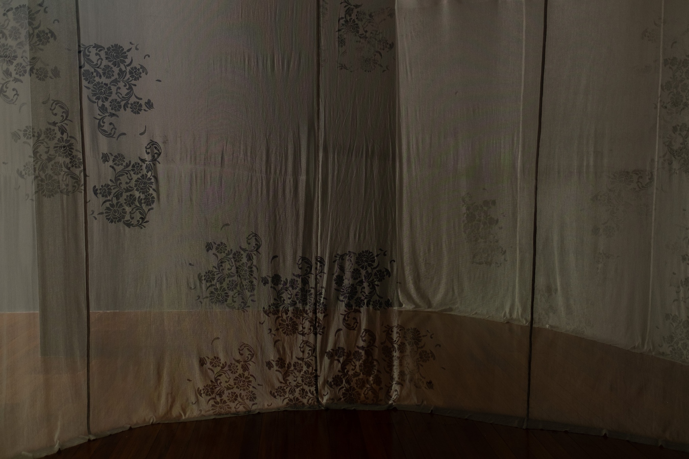 Ilish Thomas, Chudelnum Thiyetara, the never ending beginnings (installation view), 2025.